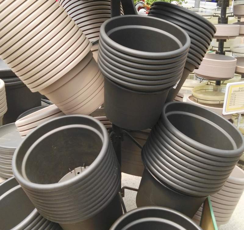 testos i jardineres de plastic a barcelona