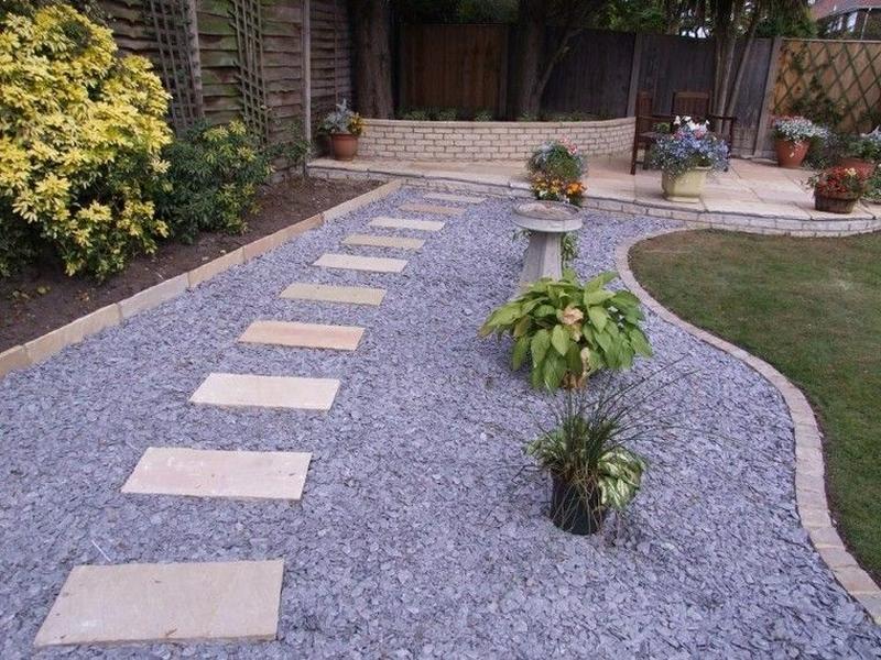 Decoració de jardí amb grava i còdols