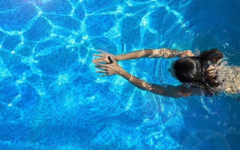 Com mantenir neta i cristal·lina l’aigua de la teva piscina